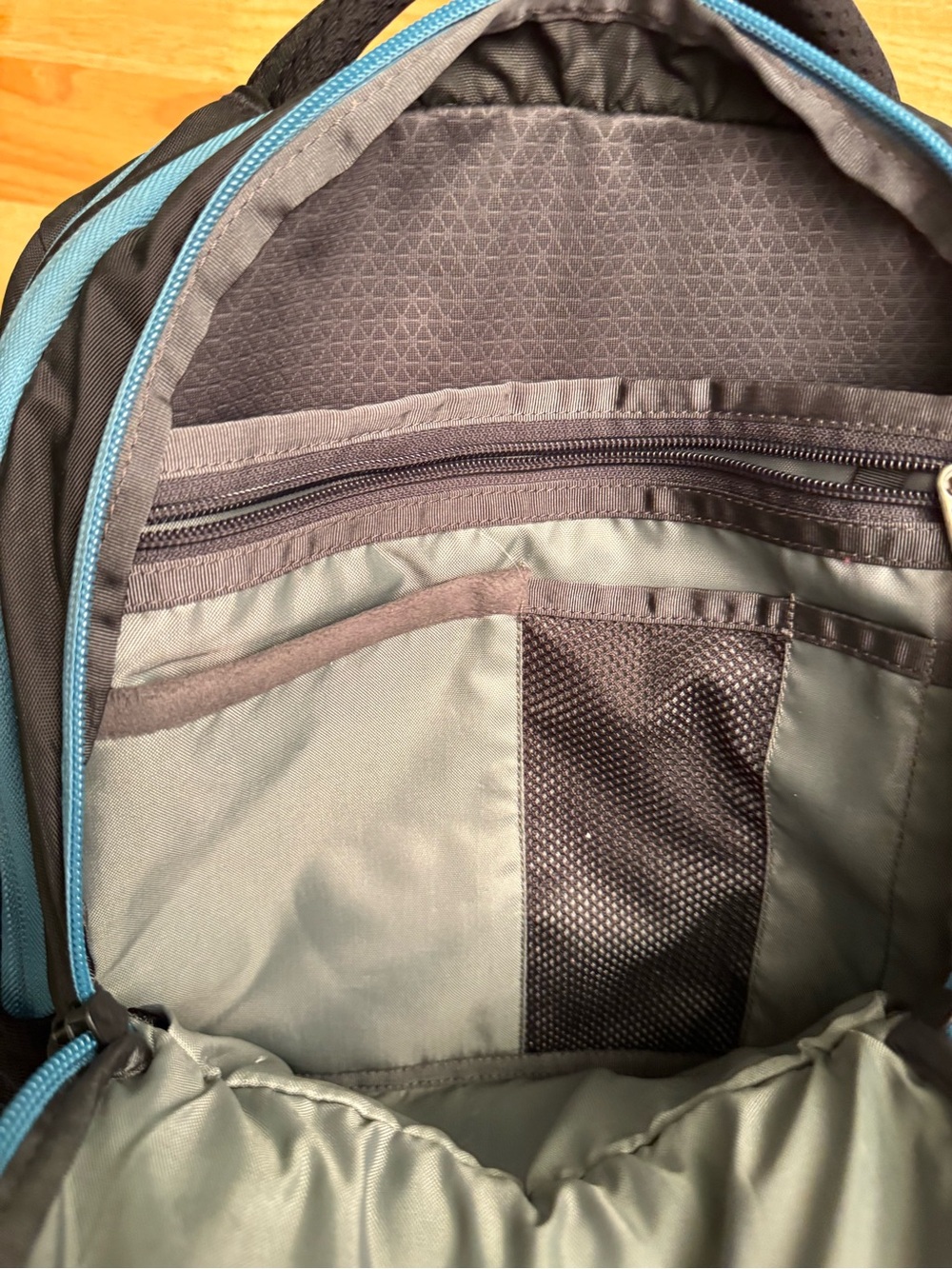 The North Face Recon 30-Liter Backpack (Style: NF0A3KV1 - Picture 8 of 16